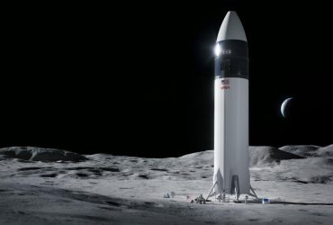 Першу жінку на Місяць доставить компанія Ілона Маска: NASA підписало контракт