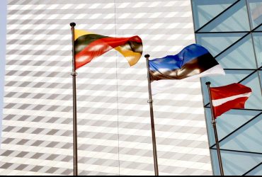 Запасайтеся їжею, ліками та іграми: країни Балтії відключаються від електромереж РФ