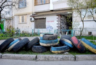 Old tires used for decoration removed from Kyiv streets