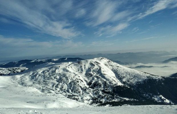 Відлига у Карпатах: рятувальники попереджають про можливе сходження лавин (фото)