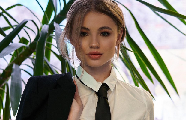 Звезда "Школы" Лиза Василенко возмущена тем, что попала в базу "Миротворец"