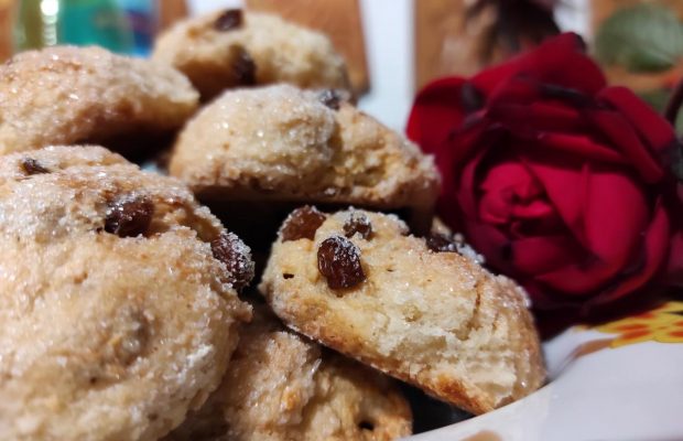 Рассыпчатое печенье с изюмом: как приготовить аппетитное лакомство