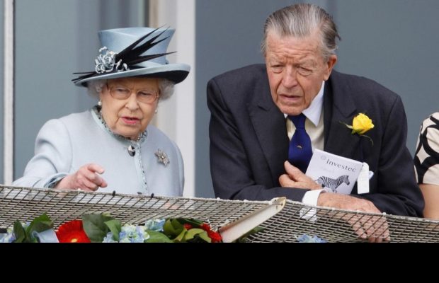 В день похорон принца Филиппа Елизавета II потеряла еще одного близкого человека