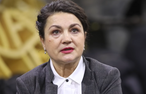 "Просто живет на свете": Наталья Сумская рассказала, что вынуждена содержать 38-летнюю дочь (видео)