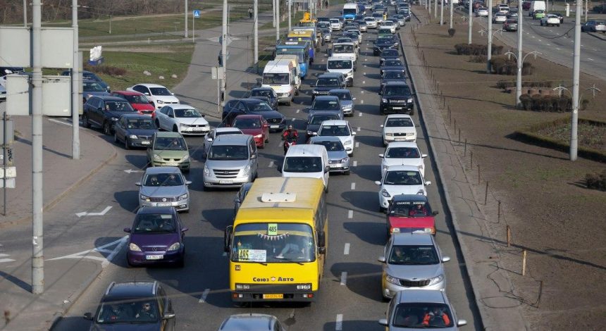 В центре Киева ограничили скорость движения транспорта: где придется притормаживать