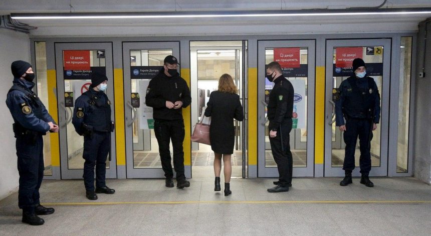 Локдаун в Киеве до мая: как будет работать метро и другой общественный транспорт