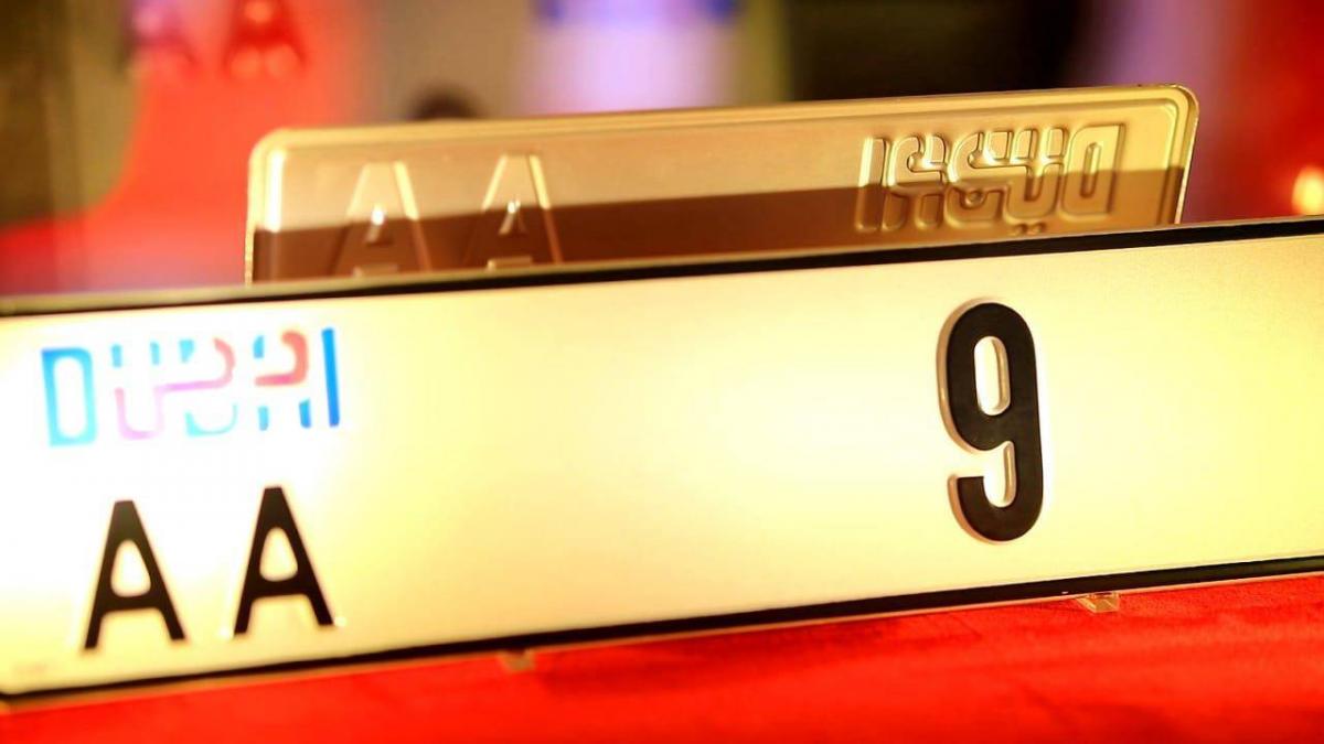 Участники торгов получили шанс приобрести престижный однозначный номер АА9 и три двухзначных - U31, T38, E51 / фото khaleejtimes.com Участники торгов получили шанс приобрести престижный однозначный номер АА9 и три двухзначных - U31, T38, E51 / фото khaleejtimes.com