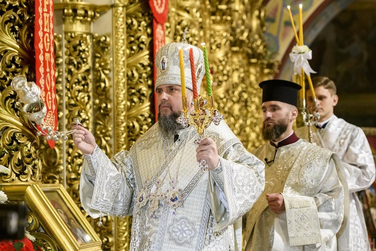 Подавляющее большинство респондентов продолжают идентифицировать себя как православные / фото УНИАН