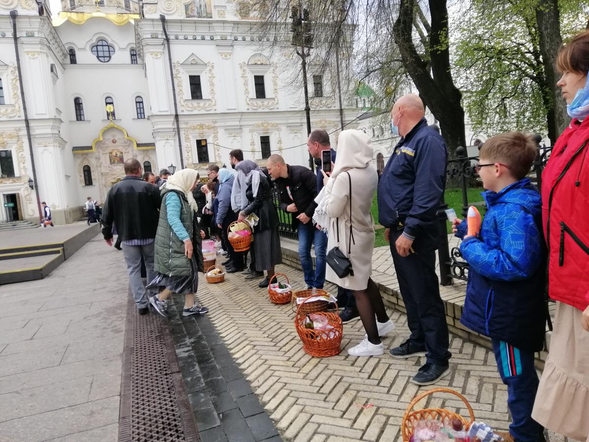Многие киевляне привели детей к храмам / фото УНИАН