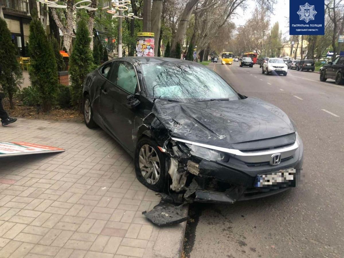 ДТП сталася на проспекті Шевченка / фото Патрульна поліція Одеської області ДТП сталася на проспекті Шевченка / фото Патрульна поліція Одеської області