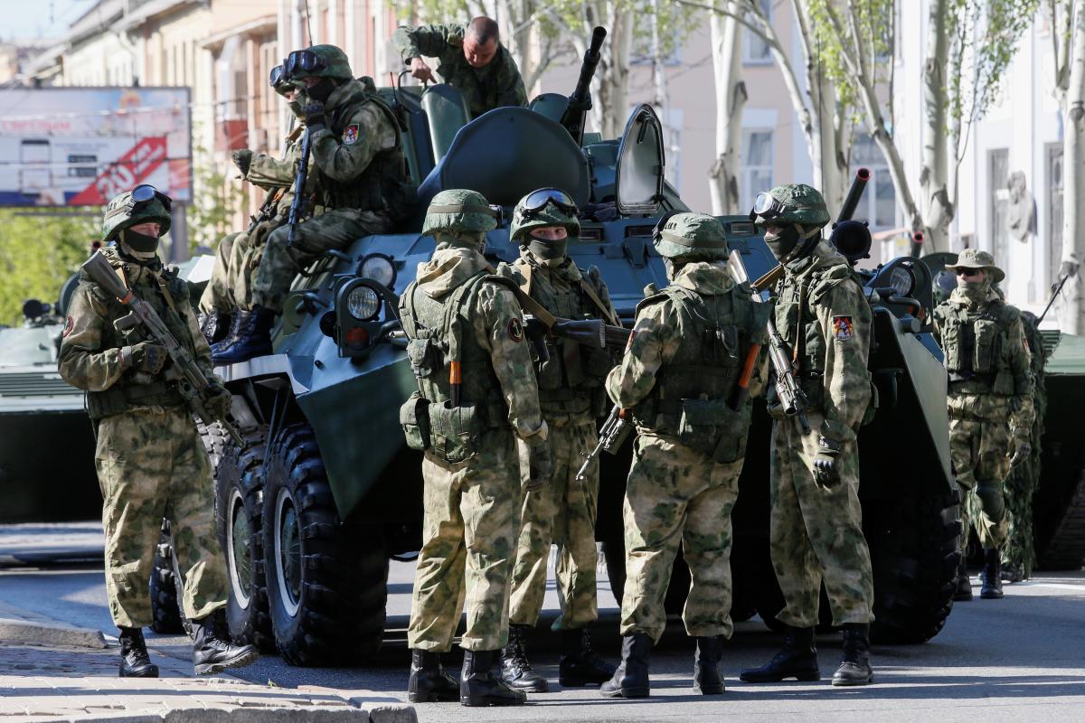 У Маріуполь стягують російські війська / фото REUTERS У Маріуполь стягують російські війська / фото REUTERS