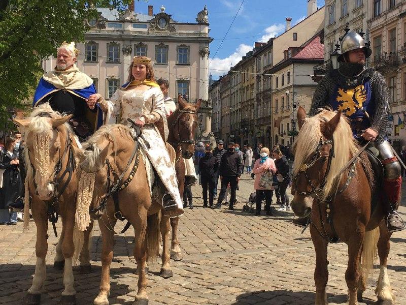 По случаю Дня города львовян вернули в 1300 год / фото Мирослава Бзикадзе