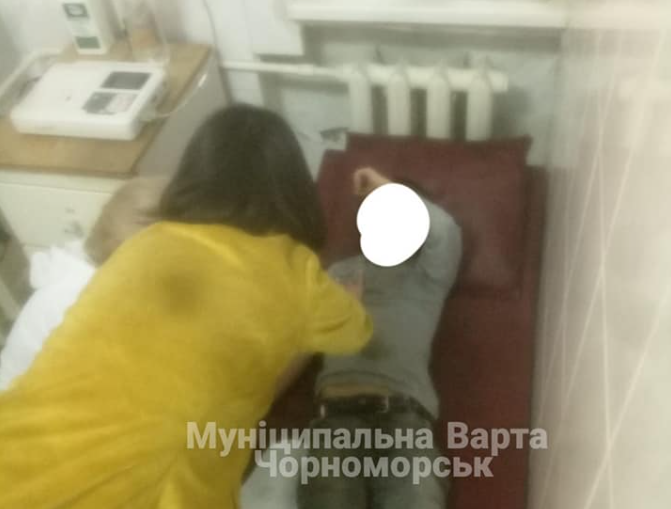 Детали происшествия выясняют / фото «Муниципальная стража» Черноморского городского совета Детали происшествия выясняют / фото «Муниципальная стража» Черноморского городского совета