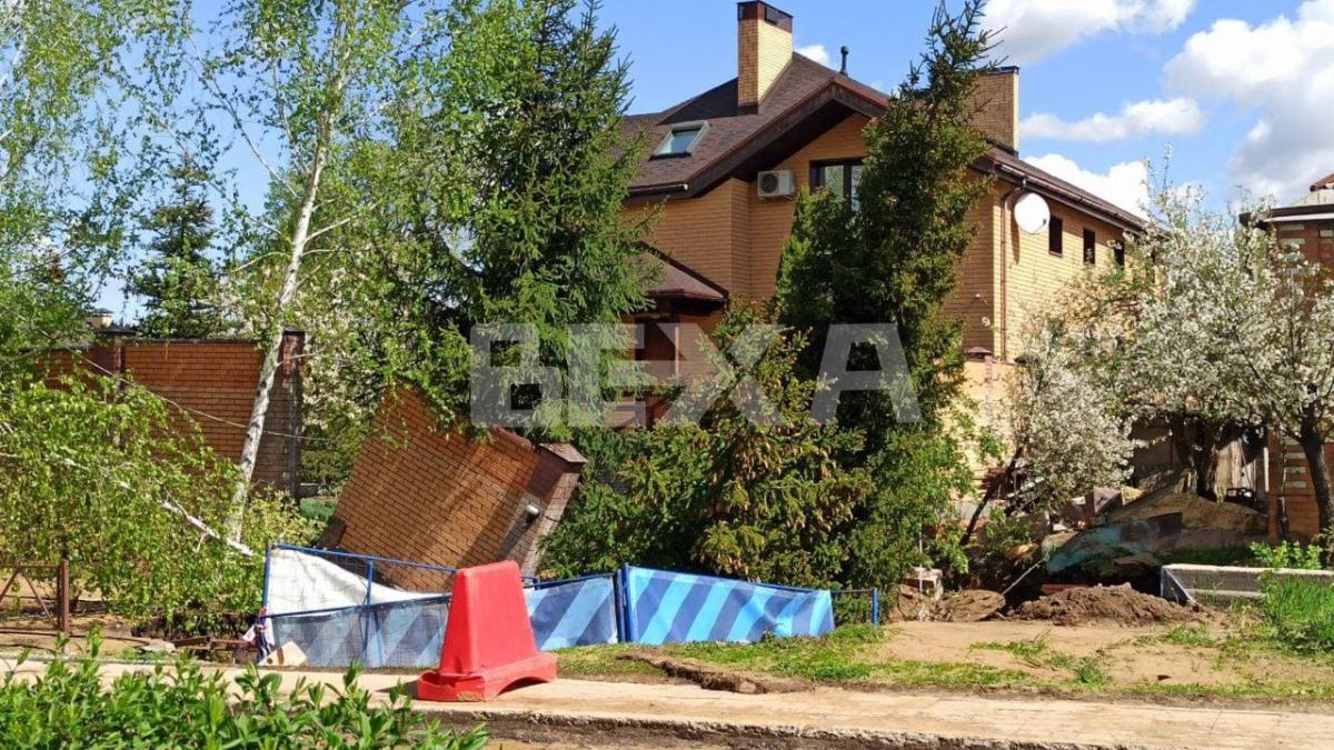 Масштабный прорыв трубы в Харькове: повреждены газопровод, частный дом .