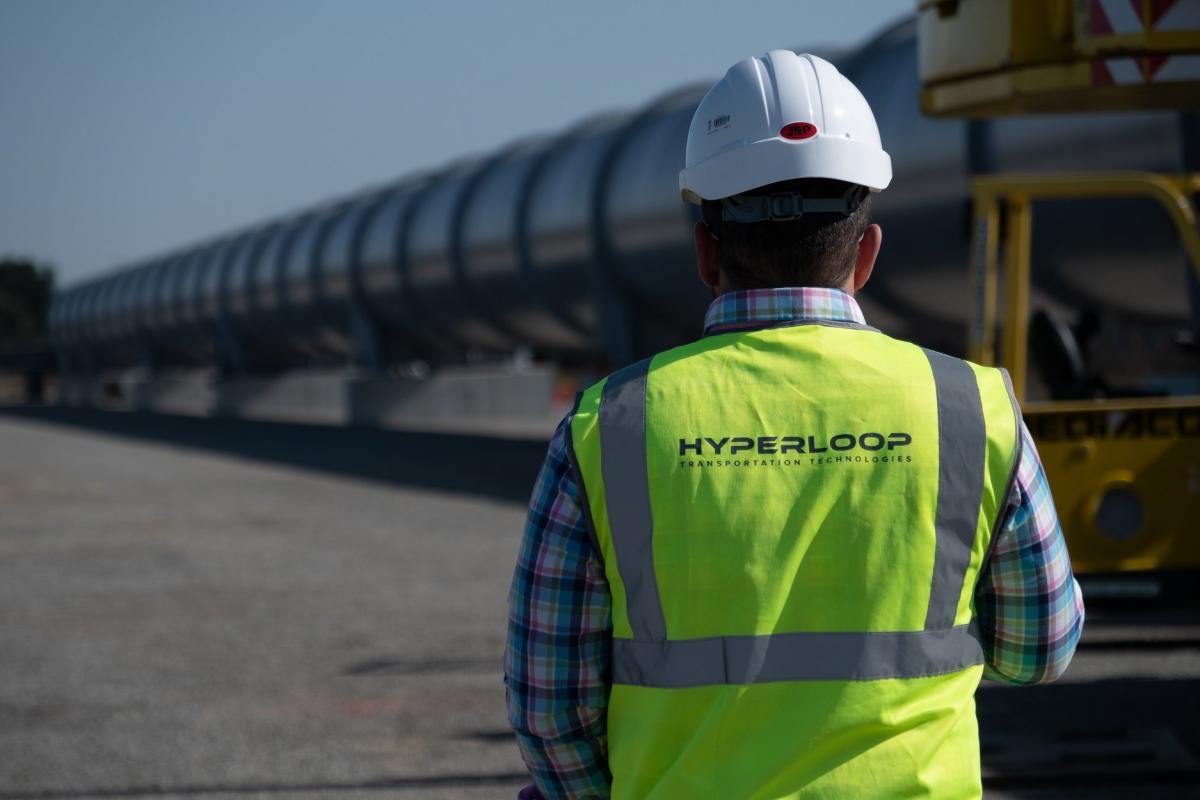 Капсулы рассчитаны на 28 пассажиров / facebook hyperlooptt Капсулы рассчитаны на 28 пассажиров / facebook hyperlooptt