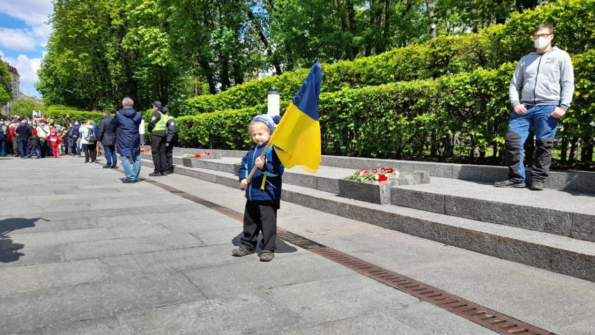 Фото возле вечного огня