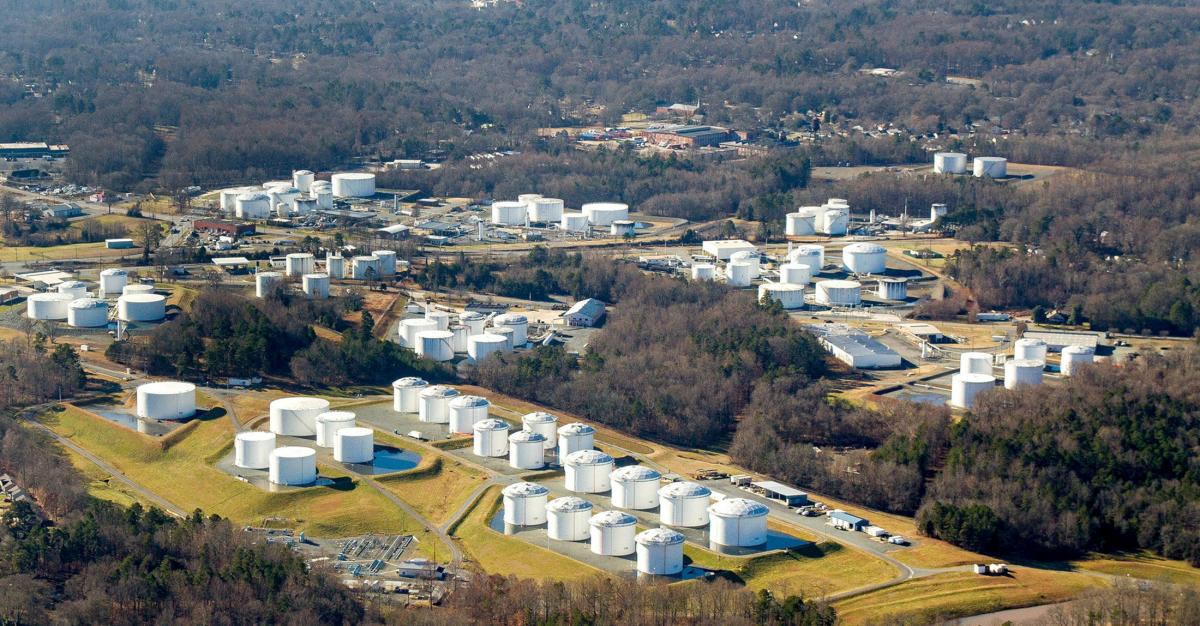 Трубопровід Colonial Pipeline забезпечує транспортування 2,5 мільйона барелів палива щодня / REUTERS Трубопровід Colonial Pipeline забезпечує транспортування 2,5 мільйона барелів палива щодня / REUTERS