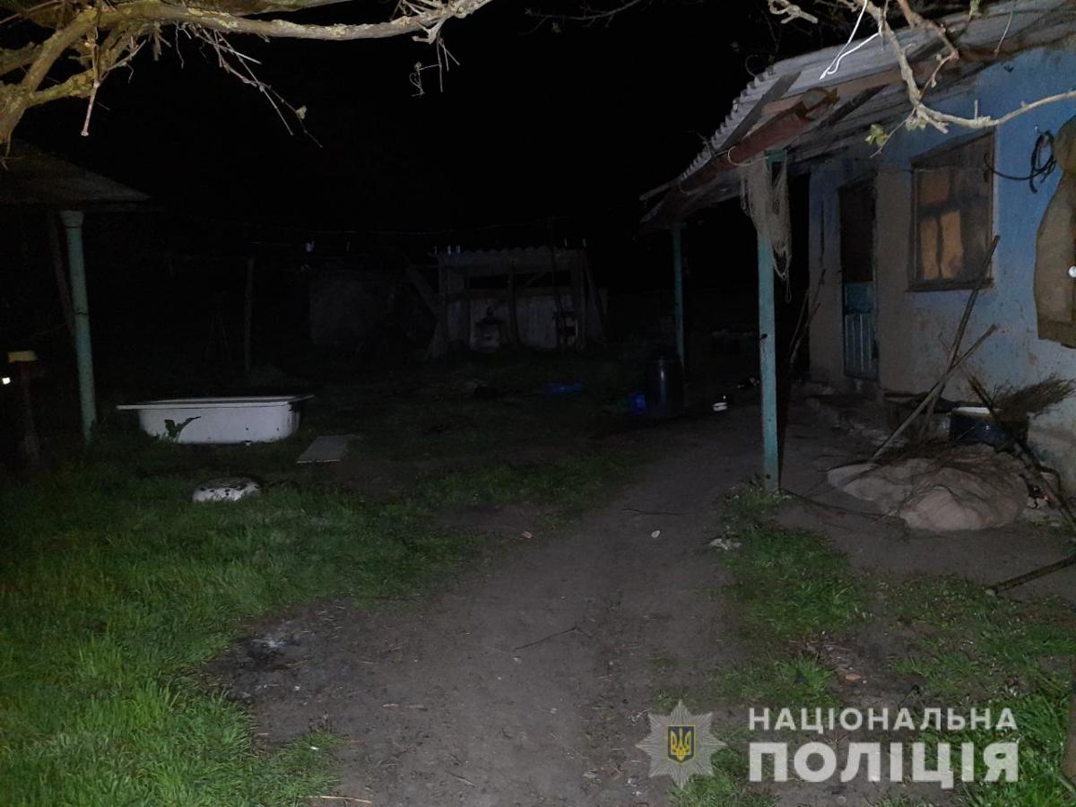 Женщина пыталась успокоить соседа, который ссорился с женой и хотел ее избить / фото od.npu.gov.ua Женщина пыталась успокоить соседа, который ссорился с женой и хотел ее избить / фото od.npu.gov.ua