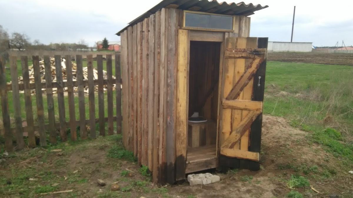 Девушка упала в выгребную яму и захлебнулась / фото society.hozvo Девушка упала в выгребную яму и захлебнулась / фото society.hozvo