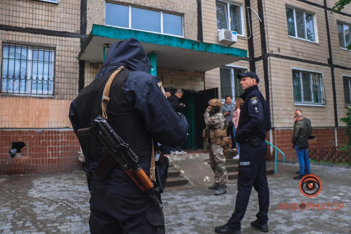Поки співмешканка повела дитину до дитсадка, чоловік закрився у квартирі й почав погрожувати / фото "Інформатор" Поки співмешканка повела дитину до дитсадка, чоловік закрився у квартирі й почав погрожувати / фото "Інформатор"