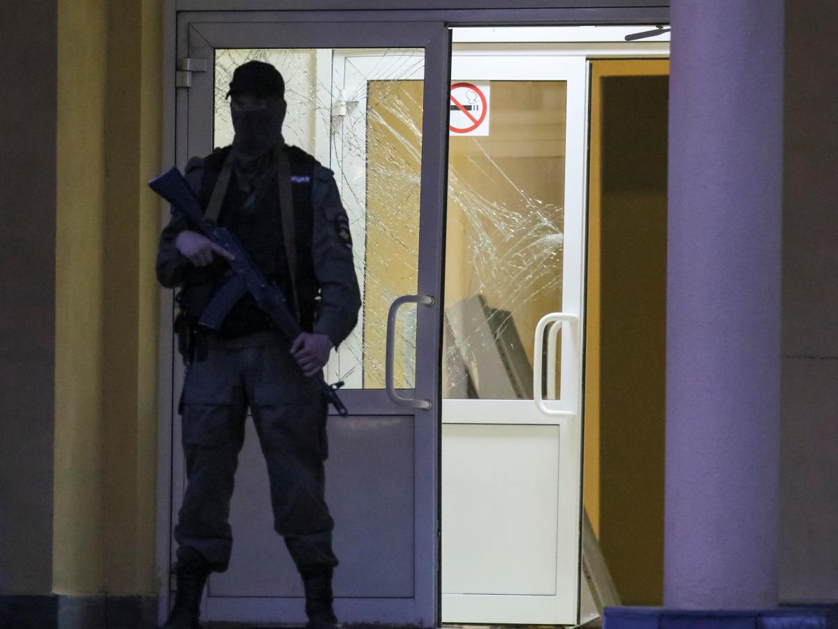 Утром 11 мая в Казани в школе № 175 произошли стрельба и взрыв / Фото: REUTERS