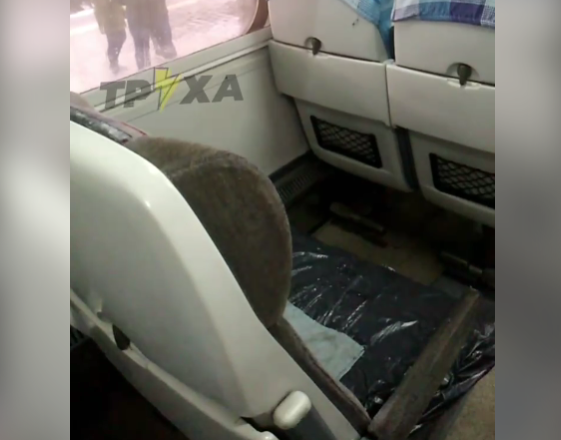 В поезде "Харьков-Днепр" потекла крыша / скриншот В поезде "Харьков-Днепр" потекла крыша / скриншот