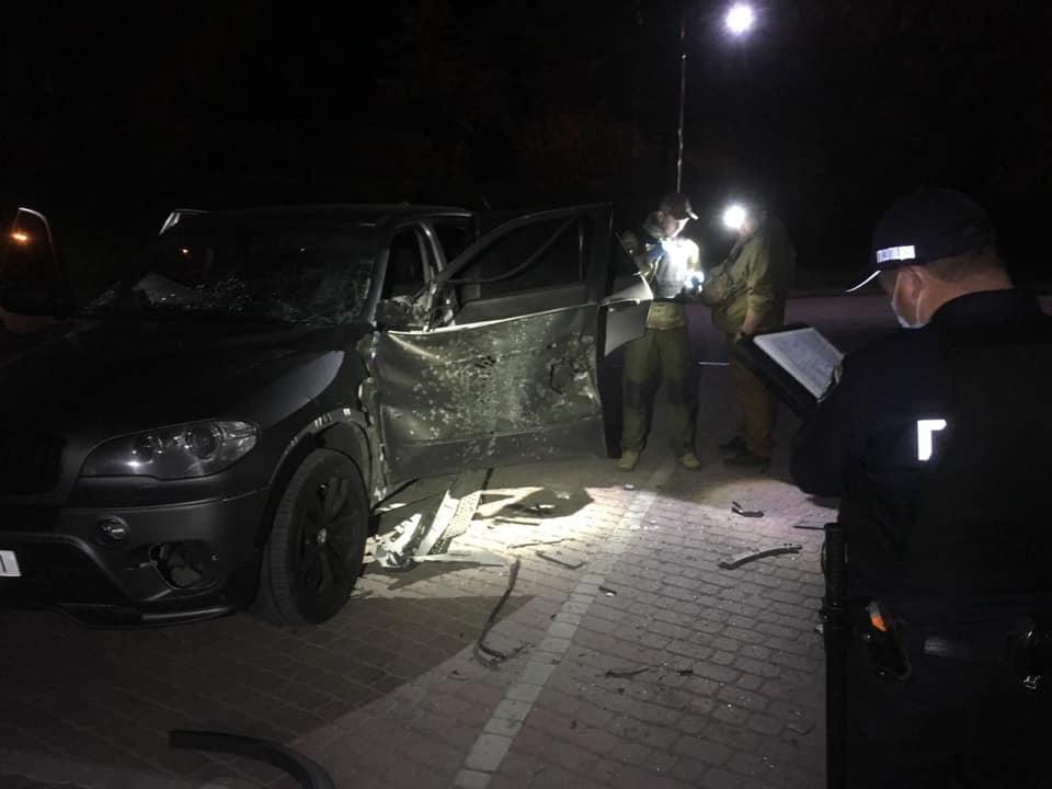 BMW X5 обстріляли з гранатомета / фото facebook.com/frankivsk.police BMW X5 обстріляли з гранатомета / фото facebook.com/frankivsk.police