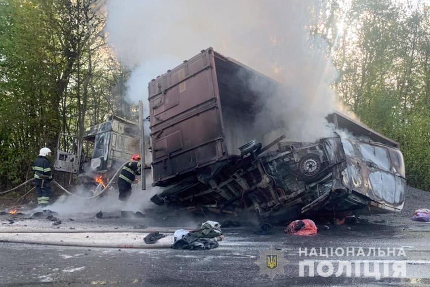 Жахлива ДТП на Хмельниччині / фото npu.gov.ua Жахлива ДТП на Хмельниччині / фото npu.gov.ua