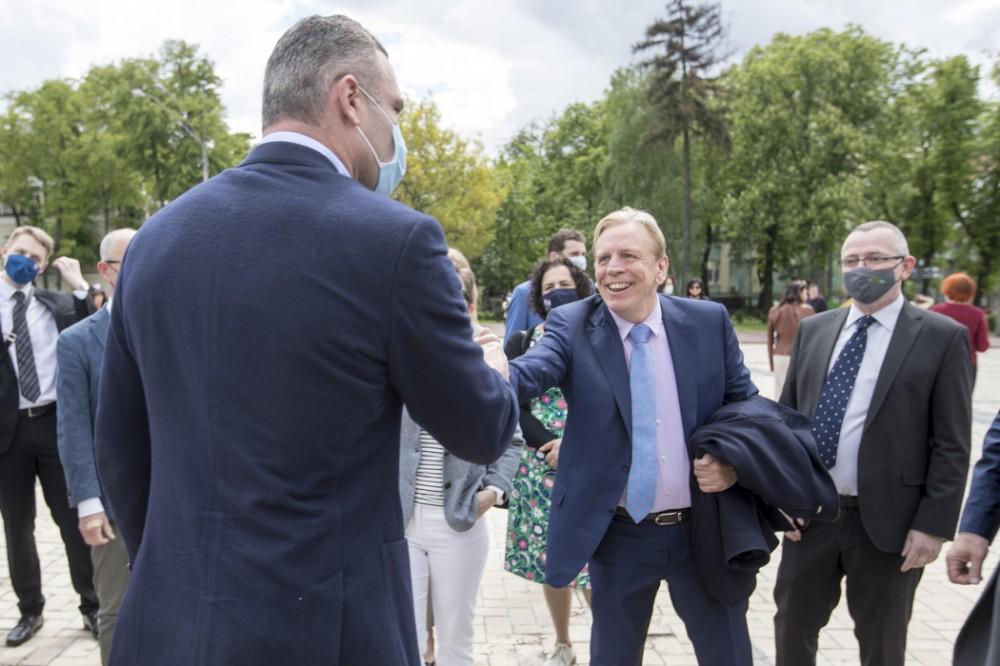 Кличко зустрівся з головою Представництва ЄС на відкритті Дня Європи в Україні Кличко зустрівся з головою Представництва ЄС на відкритті Дня Європи в Україні