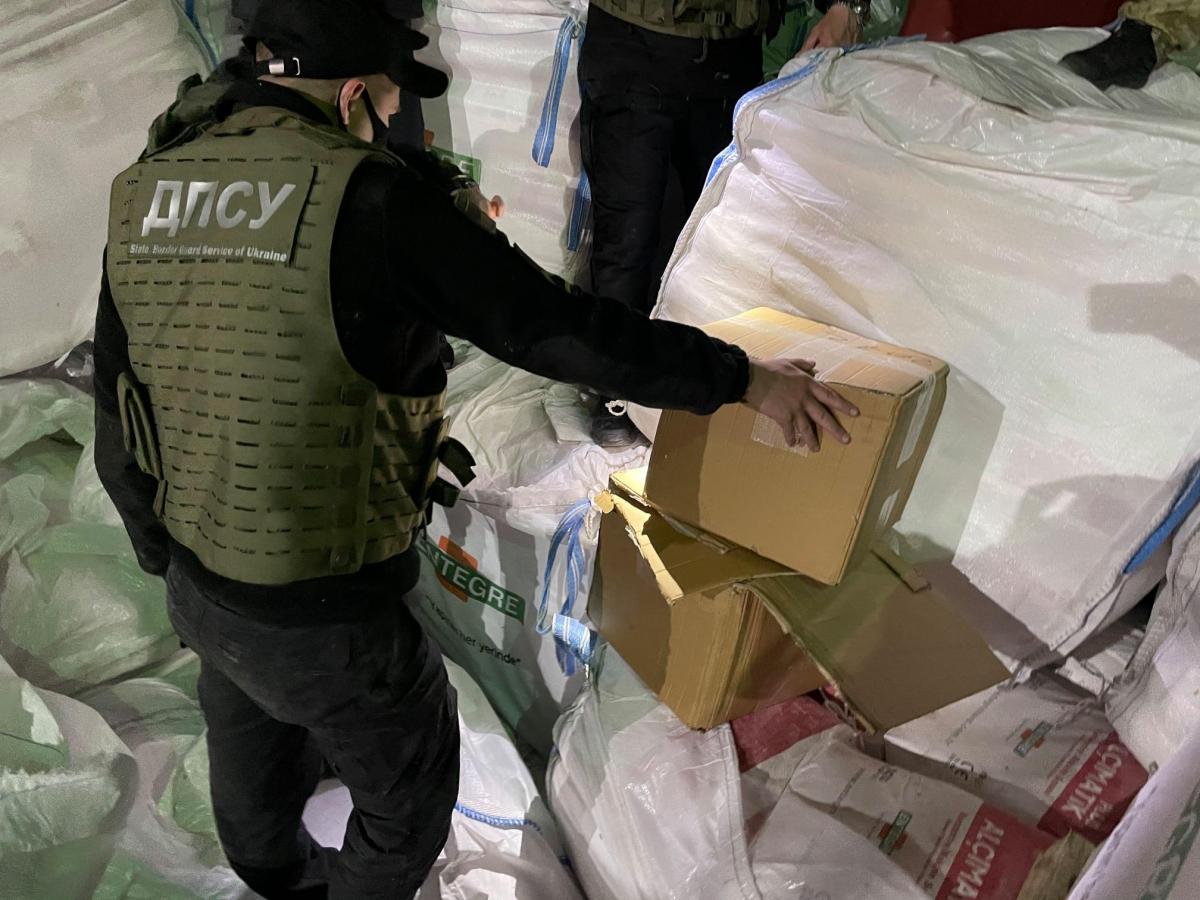 Незаконный груз обнаружили 17 мая \ dpsu.gov.ua Незаконный груз обнаружили 17 мая \ dpsu.gov.ua