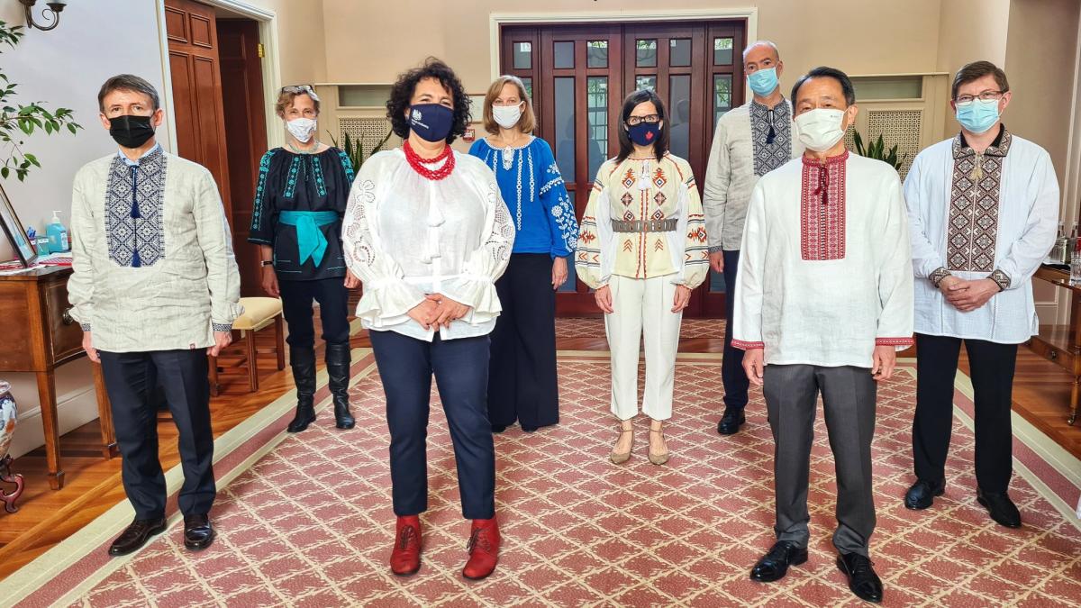 Посли G7 привітали українців з днем вишиванки / фото twitter.com/G7AmbReformUA Посли G7 привітали українців з днем вишиванки / фото twitter.com/G7AmbReformUA