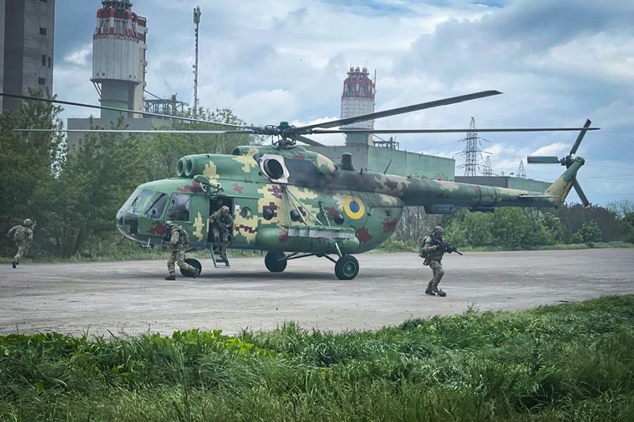 СБУ учились противодействовать тергруппам и диверсантам / фото mvs.gov.ua СБУ учились противодействовать тергруппам и диверсантам / фото mvs.gov.ua