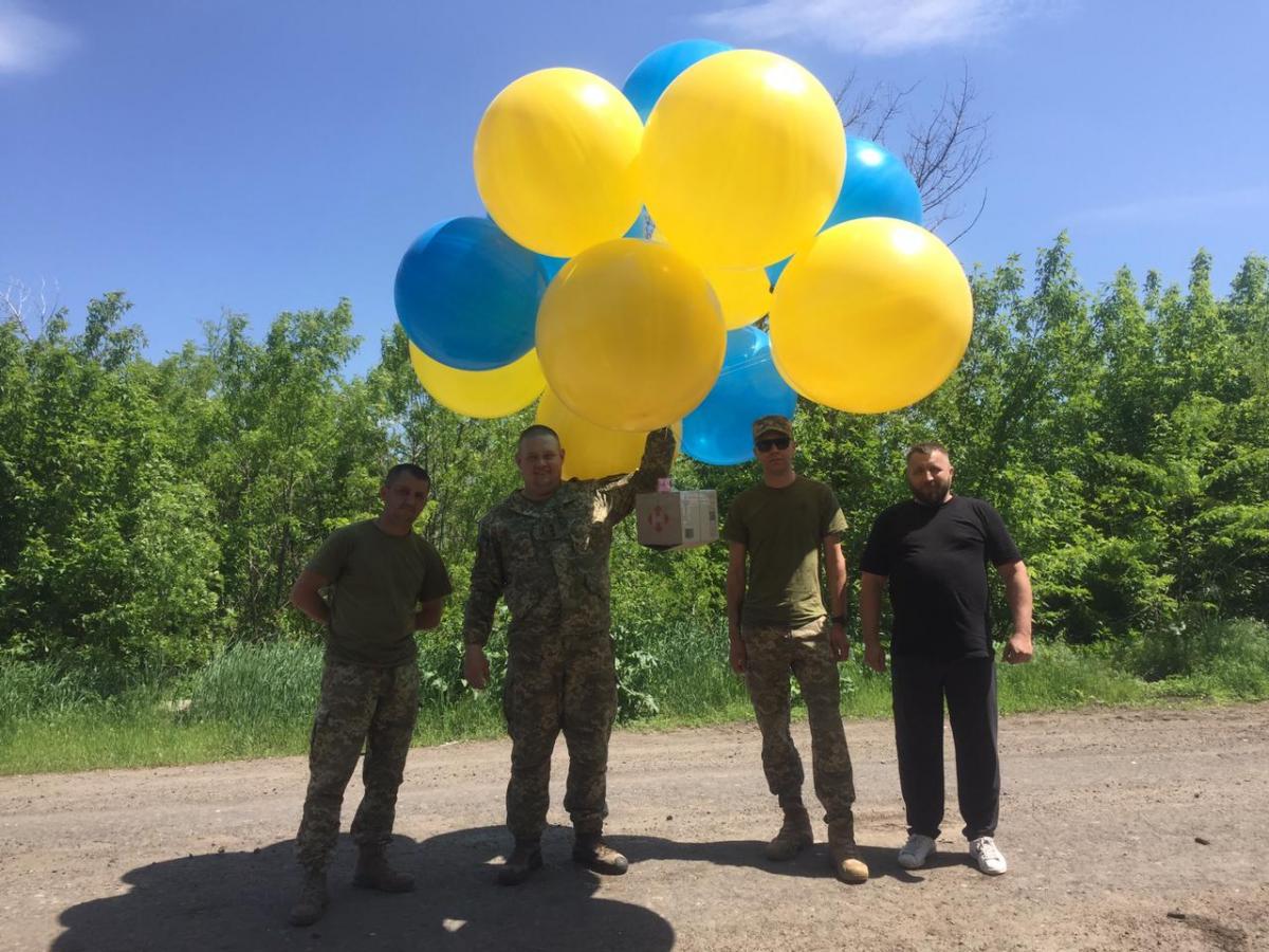 Акцію присвятили Дню вишиванки / фото "Донбас.Реалії" Акцію присвятили Дню вишиванки / фото "Донбас.Реалії"