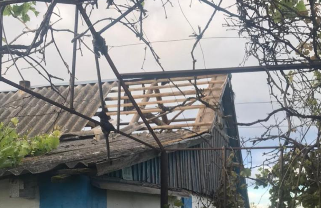 На Херсонщині пронісся торнадо / фото hr.npu.gov.ua На Херсонщині пронісся торнадо / фото hr.npu.gov.ua
