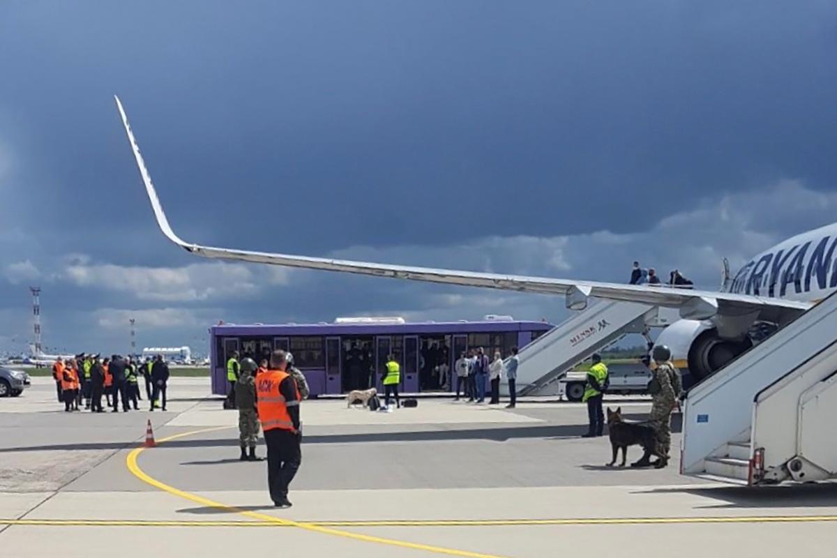 Беларусь принудительно посадила самолет компании Ryanair в Минске / фото REUTERS