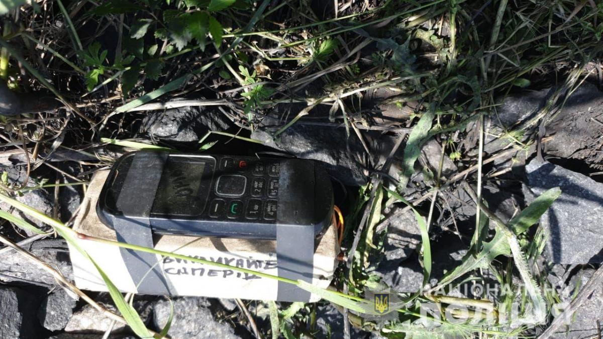 Подозрительную коробку обезвредили / фото: Нацполиция Подозрительную коробку обезвредили / фото: Нацполиция