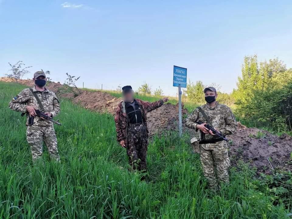 Несмотря на запрет въезда, россиянин во второй раз пытался попасть в Украину / фото ГПСУ Несмотря на запрет въезда, россиянин во второй раз пытался попасть в Украину / фото ГПСУ