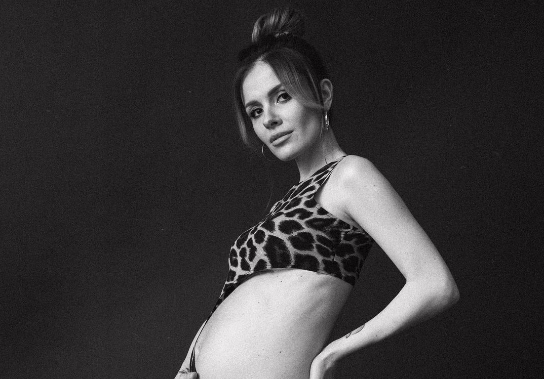 Співачка показала вагітний животик / instagram.com/mamarika_official Співачка показала вагітний животик / instagram.com/mamarika_official