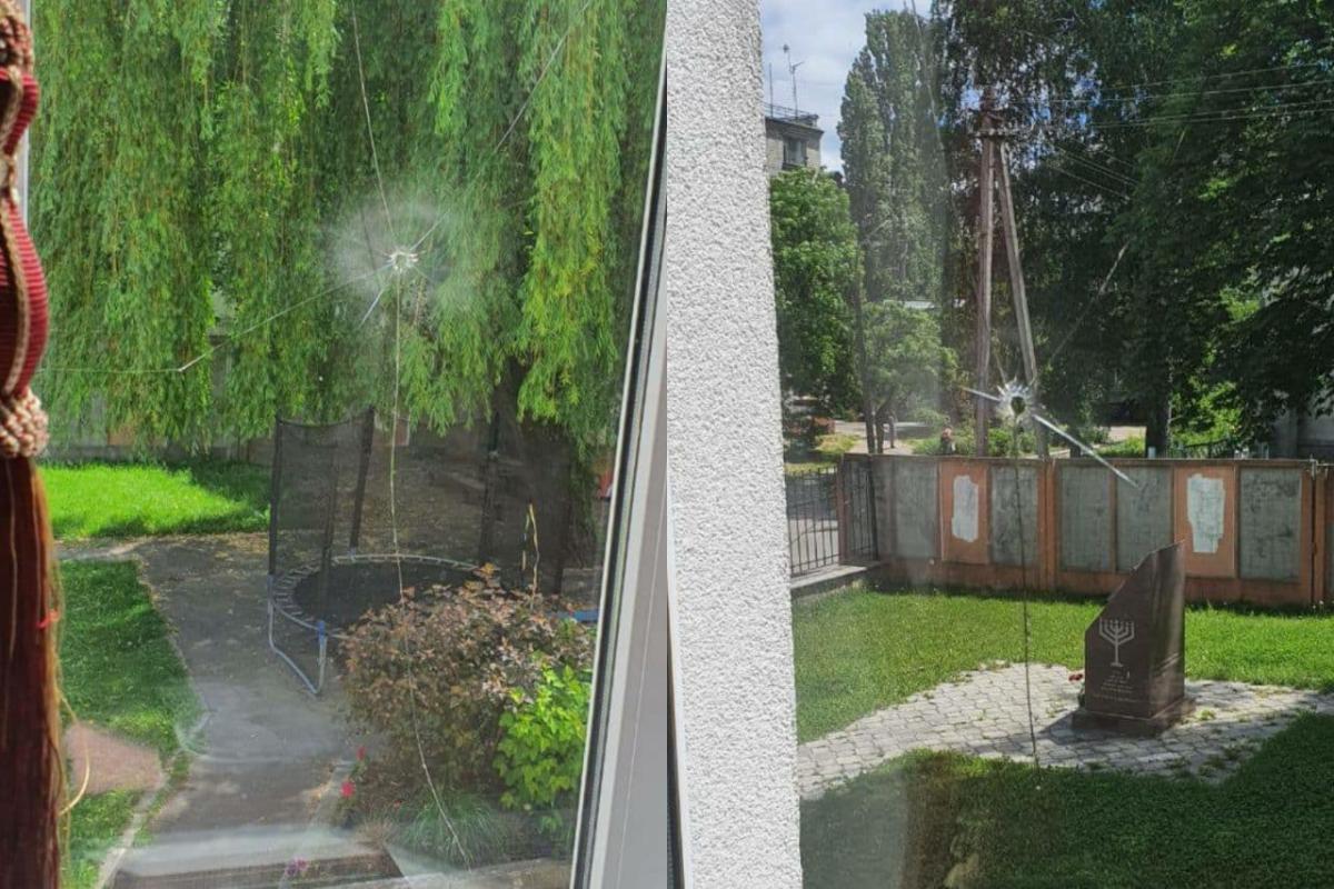 В синагоге Кременчуга прострелили окно (фото) В синагоге Кременчуга прострелили окно (фото)