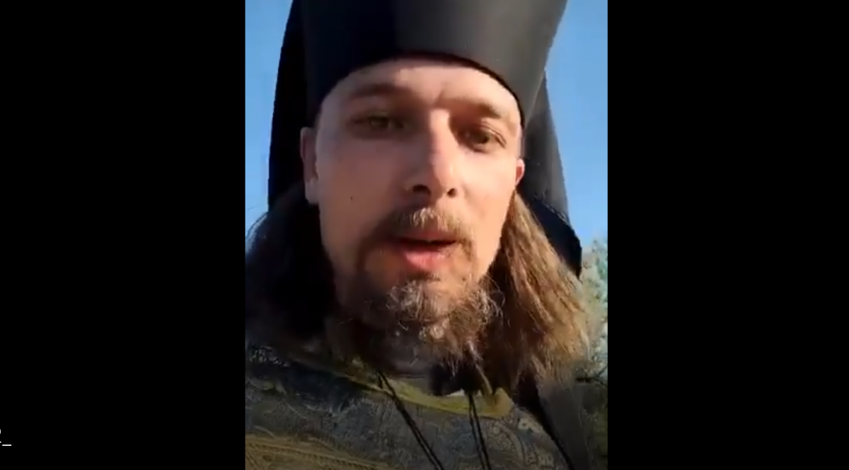 Актер в рясе призвал всех покаяться / скриншот Актер в рясе призвал всех покаяться / скриншот