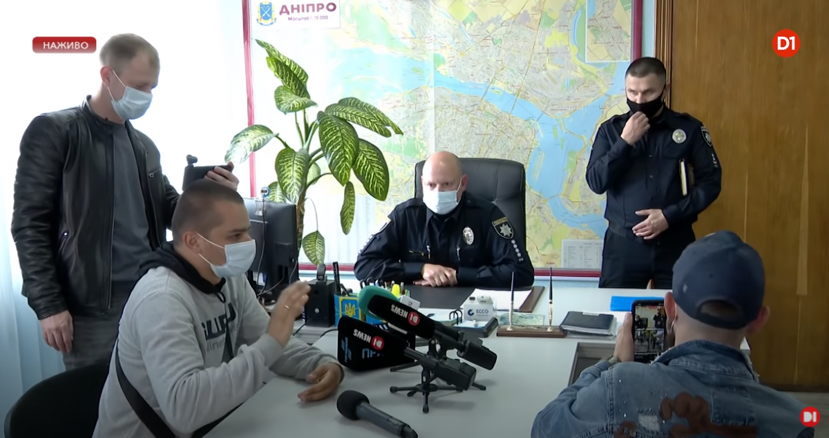 Избитого тремя коллегами в Днепре патрульного уволили из полиции задним числом