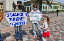 Біля Ради близько двох десятків осіб проводять мітинг за права трудящих (фото, відео)
