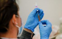 Интервал между введением первой и второй доз вакцины AstraZeneca составит 12 недель - Минздрав