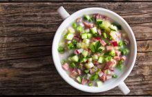 Невероятно вкусная окрошка: как приготовить освежающий суп