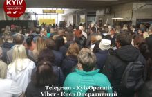 В сети показали переполненную станцию столичного метро: киевлян просят ее "не штурмовать" (фото)