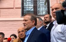 Медведчук прибув до суду і заявив, що готовий до арешту (відео)