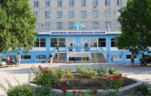 В Запорожье пенсионерка провалилась под плитку на входе в областную больницу (фото)