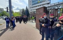 Суд над Медведчуком: у здания сотни правоохранителей, "титушки" и Нацкорпус (фоторепортаж)