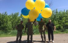 "С Украиной в сердце": военные отправили на оккупированный Донбасс тысячи листовок на воздушных шарах (фото)