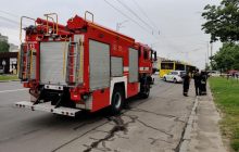 "Кинул бутылку с бензином в окно": в Киеве подожгли троллейбус с людьми (видео)